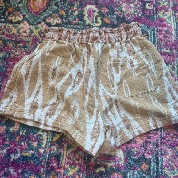 Aerie High Waist Tan and White Shorts - Picture 3 of 3